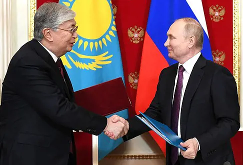 Один визит Токаева в Россию важнее "многовекторности" Казахстана: эксперт