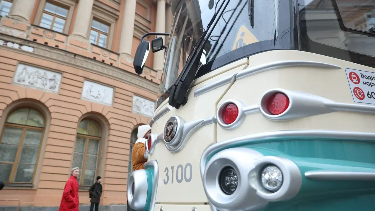 Ростех показал в Санкт-Петербурге новый ретро-трамвай