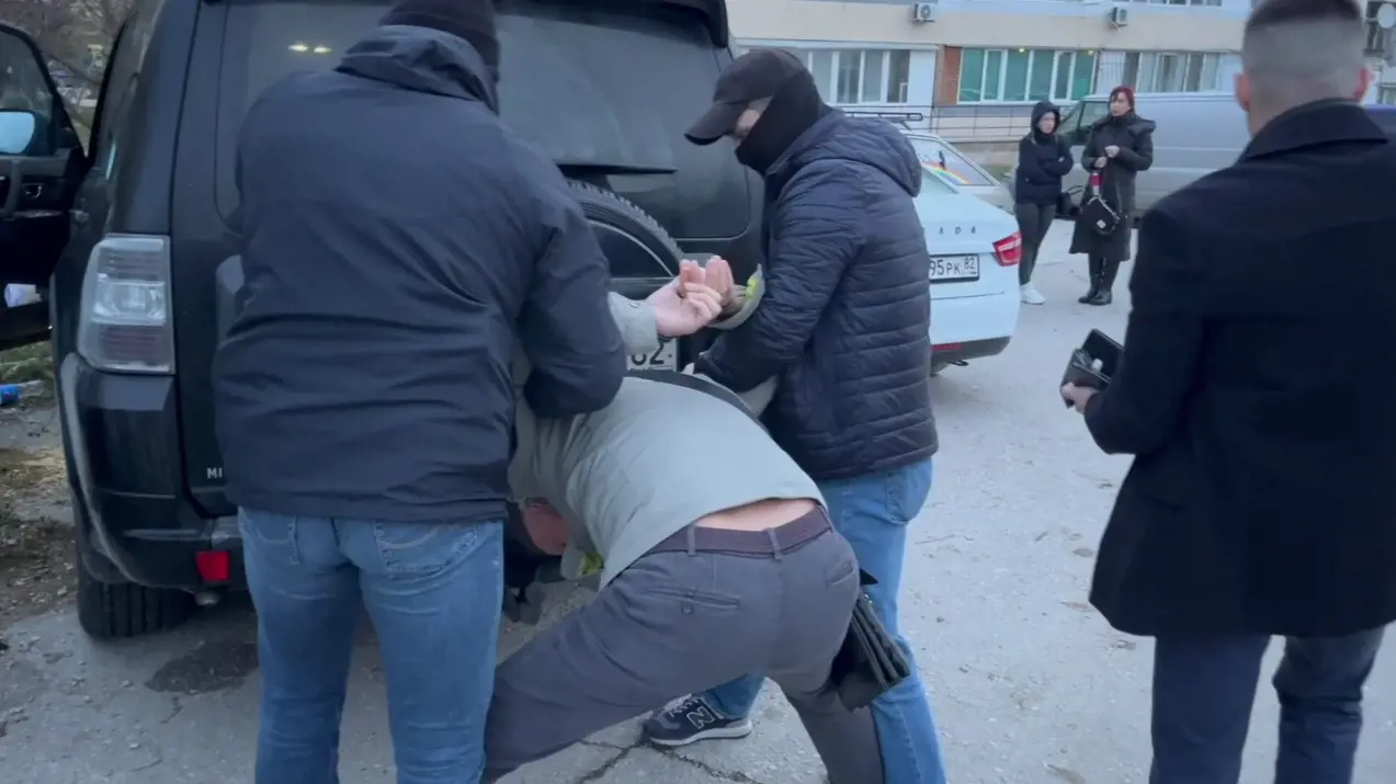 Крымчанина задержали за госизмену: его завербовала Украина