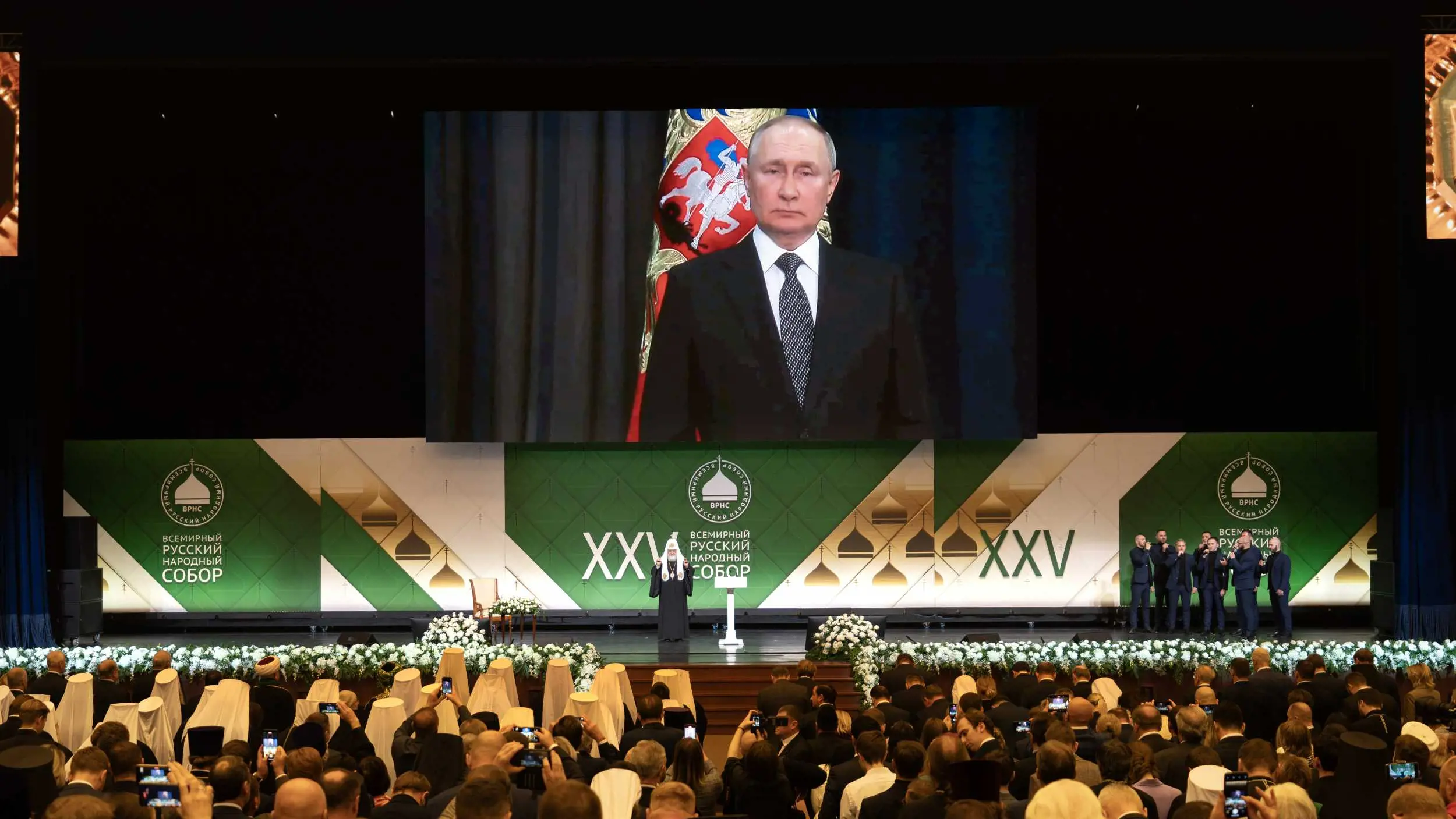 Путин выступил с программной речью на Всемирном русском народном соборе