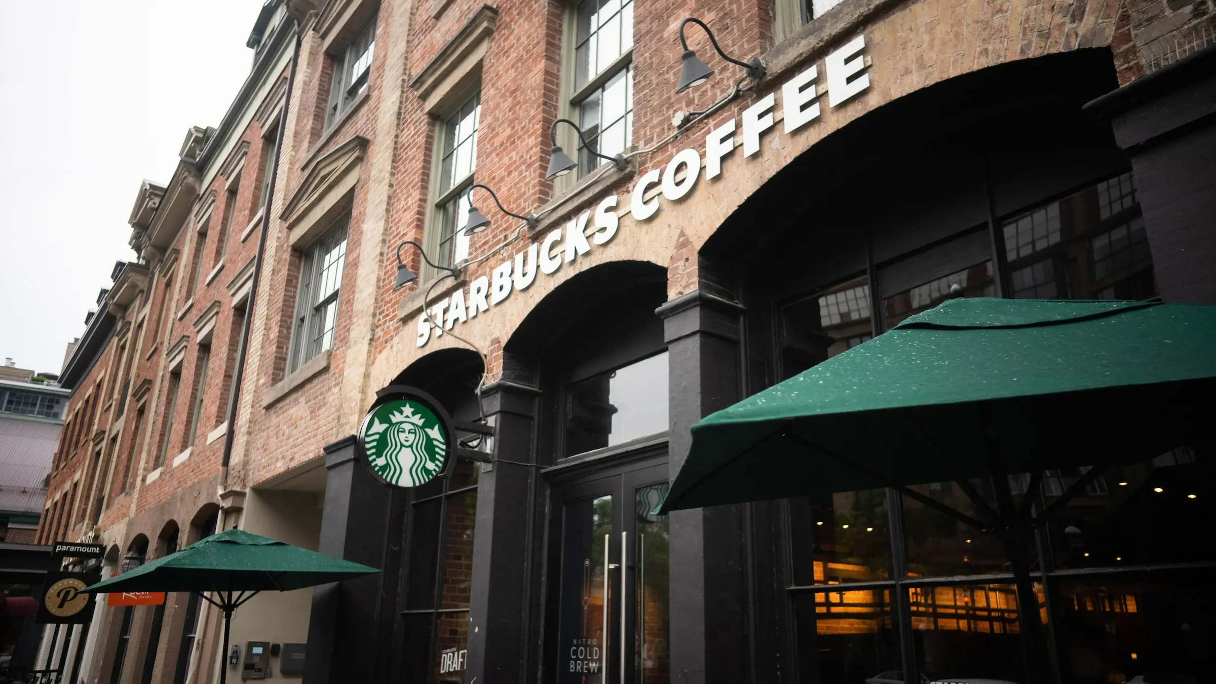 Бизнес Starbucks в России был продан за 500 млн рублей